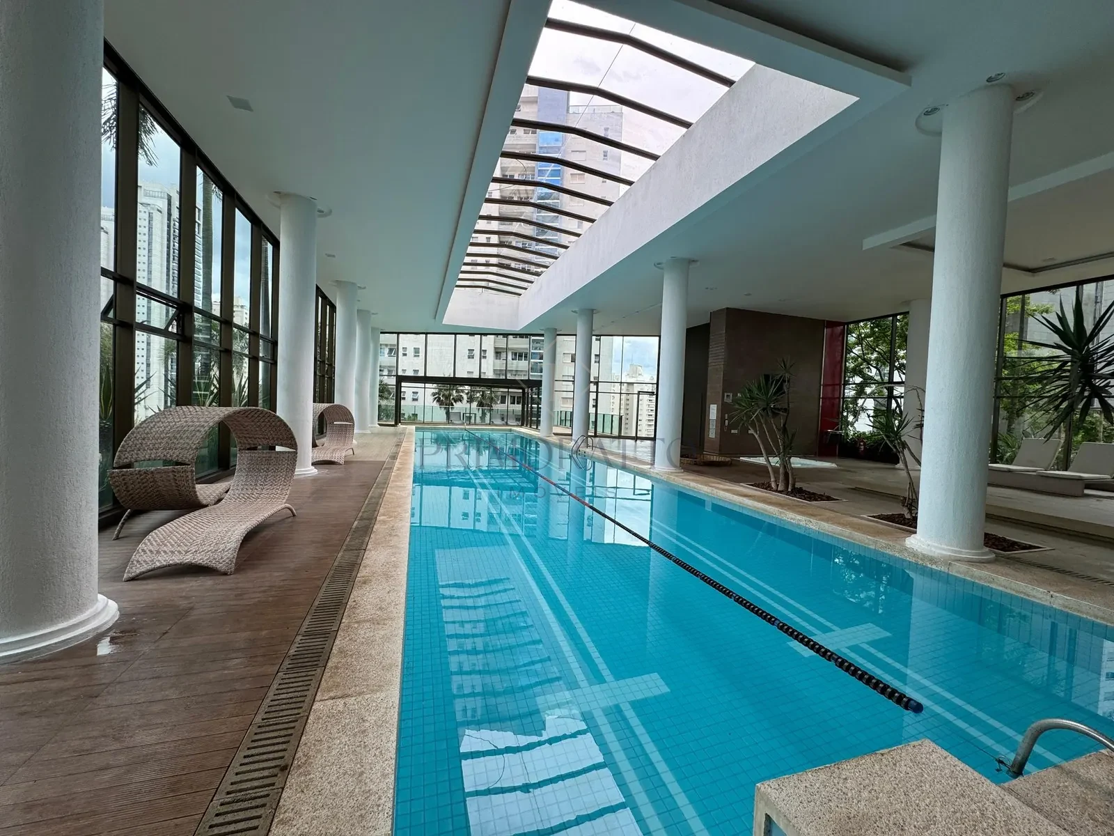Piscina coberta e aquecida · raia