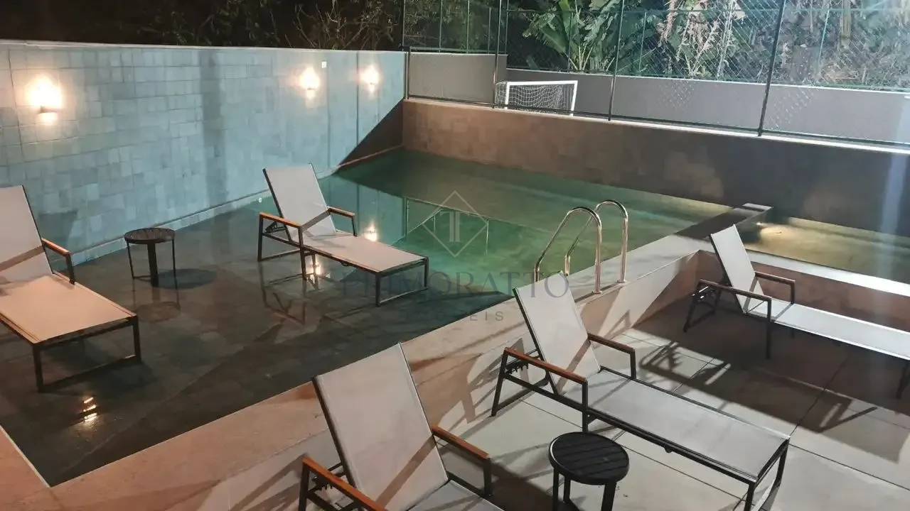 Piscina Com Deck Molhado